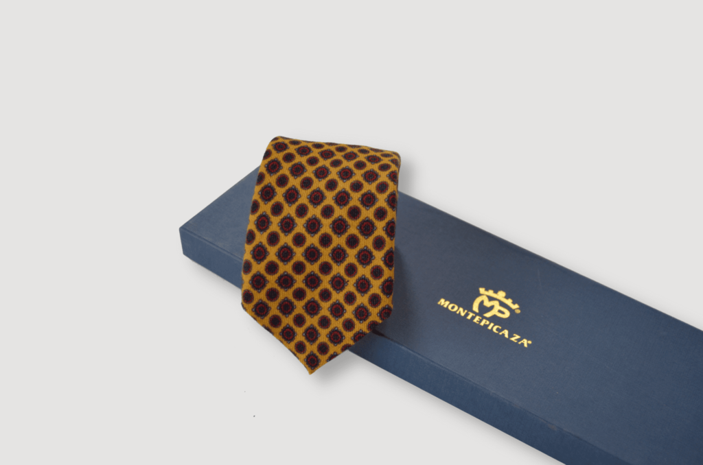 Corbata para traje marrón