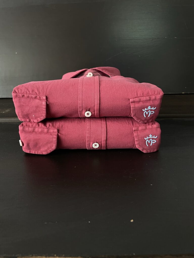 camisa algodon hombre Montepicaza de color rojo, logo bordado en el pecho