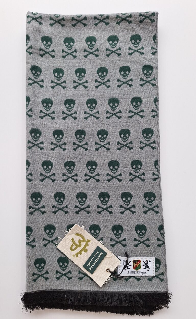 fular montepicaza gris con calavera verde