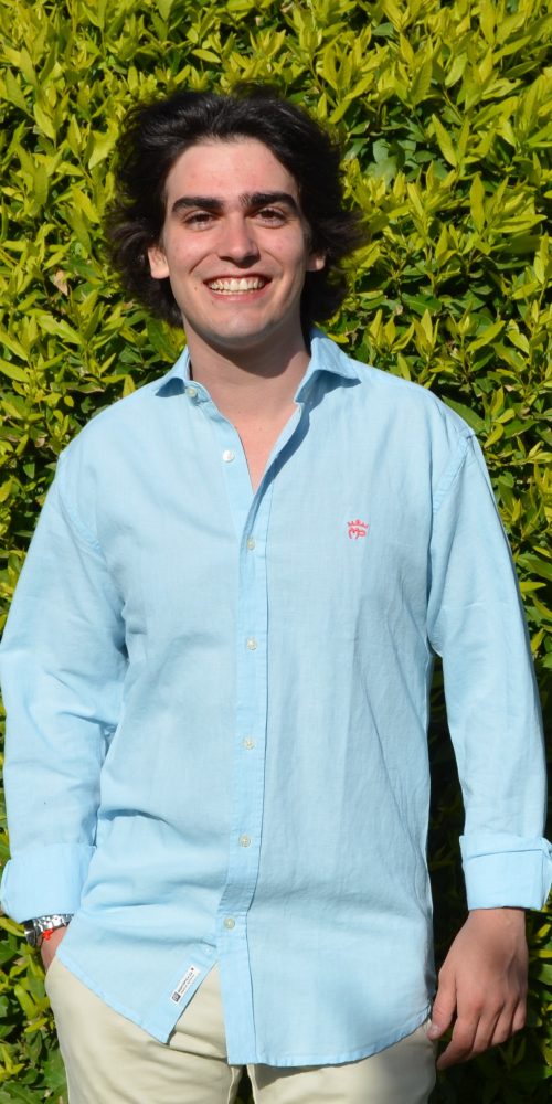 Camisa de caballero en tejido mezcla de algodón y lino color celeste MP, con diseño ligero y sofisticado, ideal para looks frescos y casuales en días cálidos.
