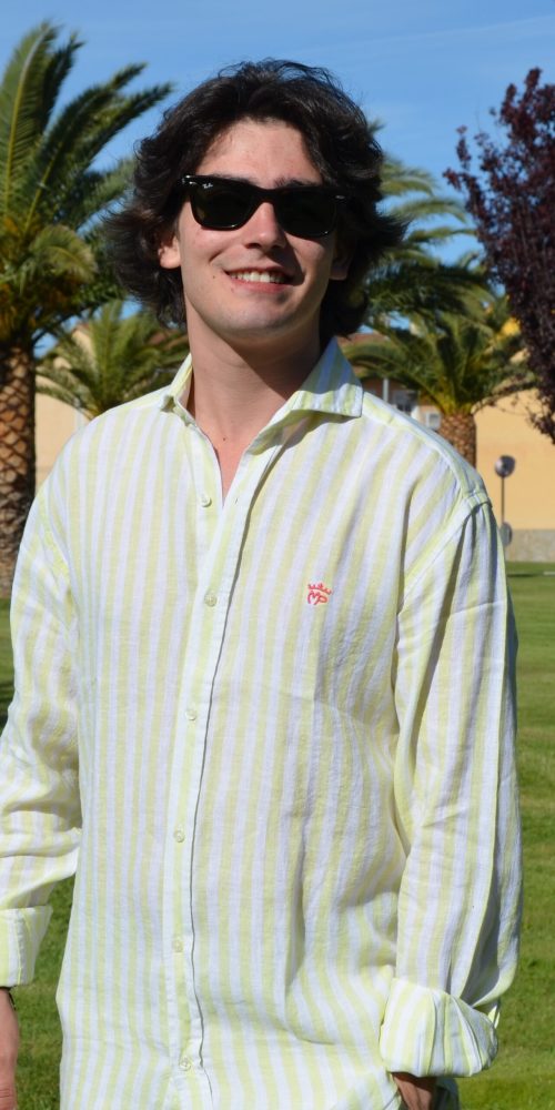 Camisa de caballero en tejido mezcla de algodón y lino con rayas amarillas MP, diseño fresco y sofisticado, perfecta para looks casuales o semi-formales en días soleados.