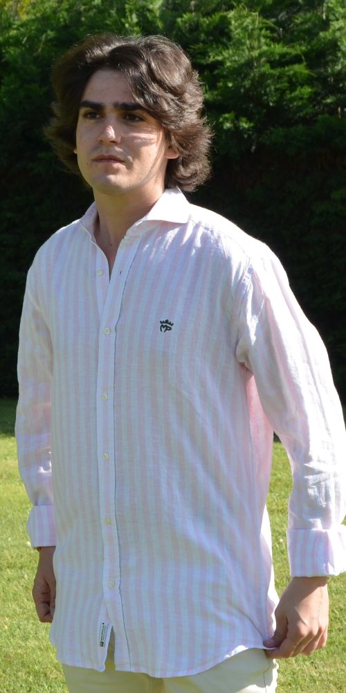 Camisa de caballero en tejido mezcla de algodón y lino con rayas rosas MP, diseño elegante y fresco, ideal para looks casuales o semi-formales en días cálidos.