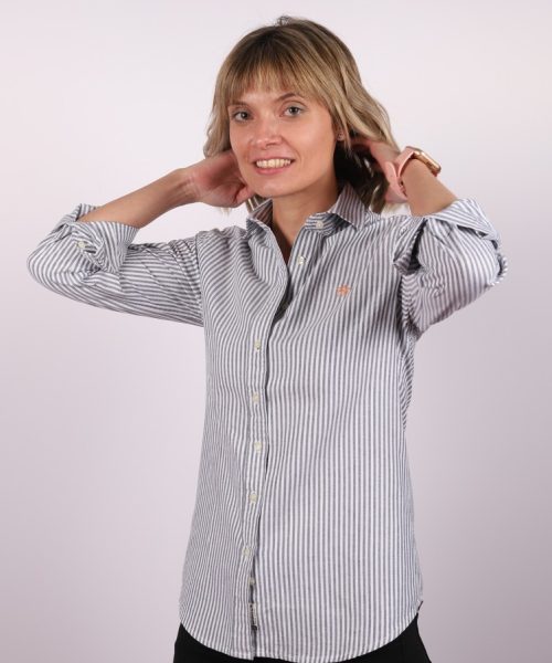 Camisa de señora de rayas gris grafito Montepicaza, confeccionada en tejido 100% algodón, diseño moderno y versátil, perfecta para looks casuales o formales.