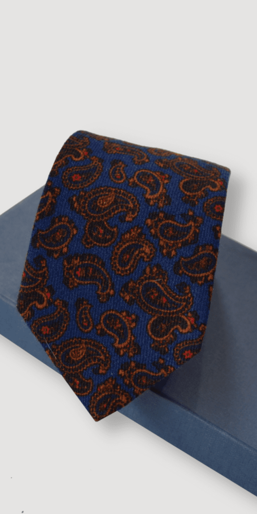 Corbata azul para trajes